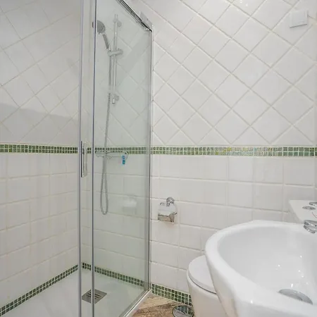 #034 Cozy Great Location דירה *